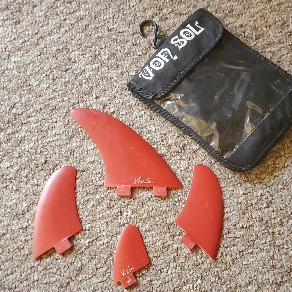 Von Sol Red Surfboard Fins with Protective Bag